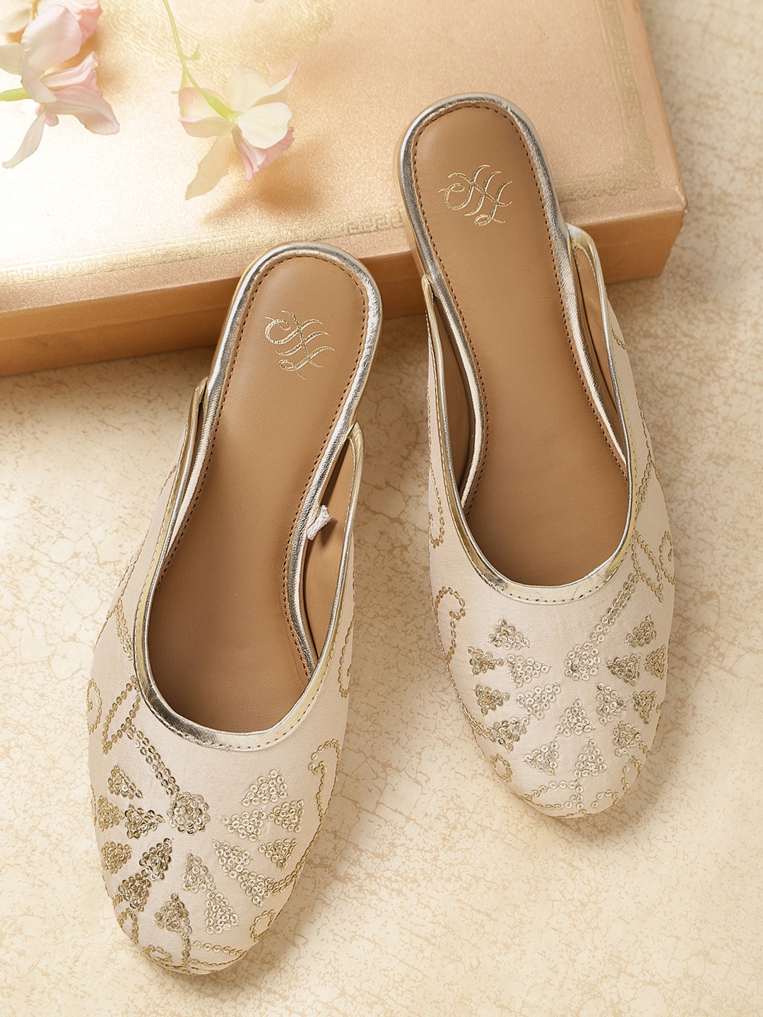 

House of Pataudi Women Cream-Coloured & Gold-Toned Handcrafted Sequinned Ethnic Mules