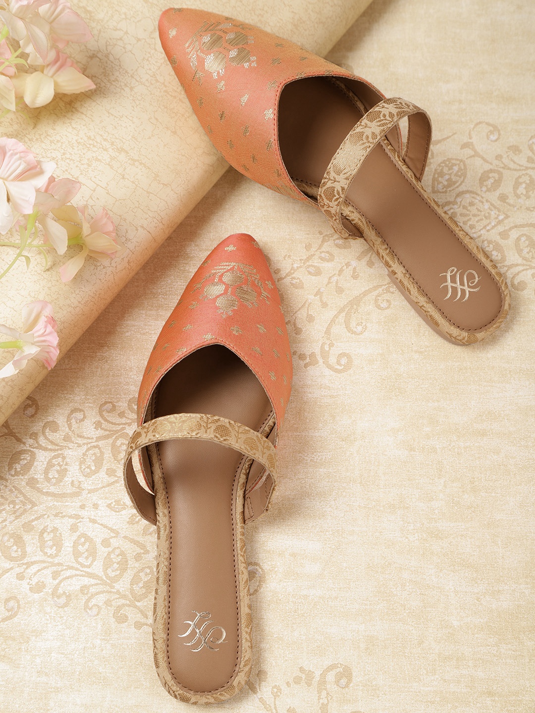 

House of Pataudi Women Orange & Gold-Toned Handcrafted Woven Design Ethnic Mules