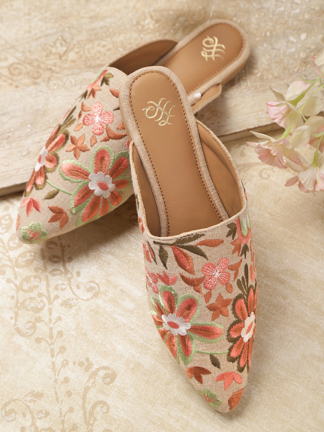 

House of Pataudi Women Beige & Peach-Coloured Embroidered Handcrafted Ethnic Mules