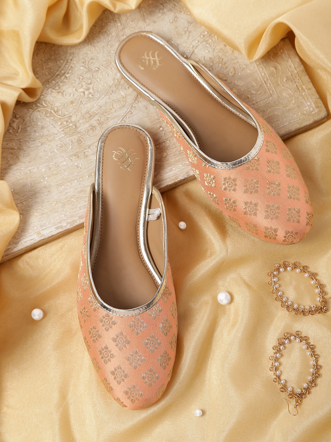 

House of Pataudi Women Peach-Coloured & Gold-Toned Woven Design Handcrafted Ethnic Mules