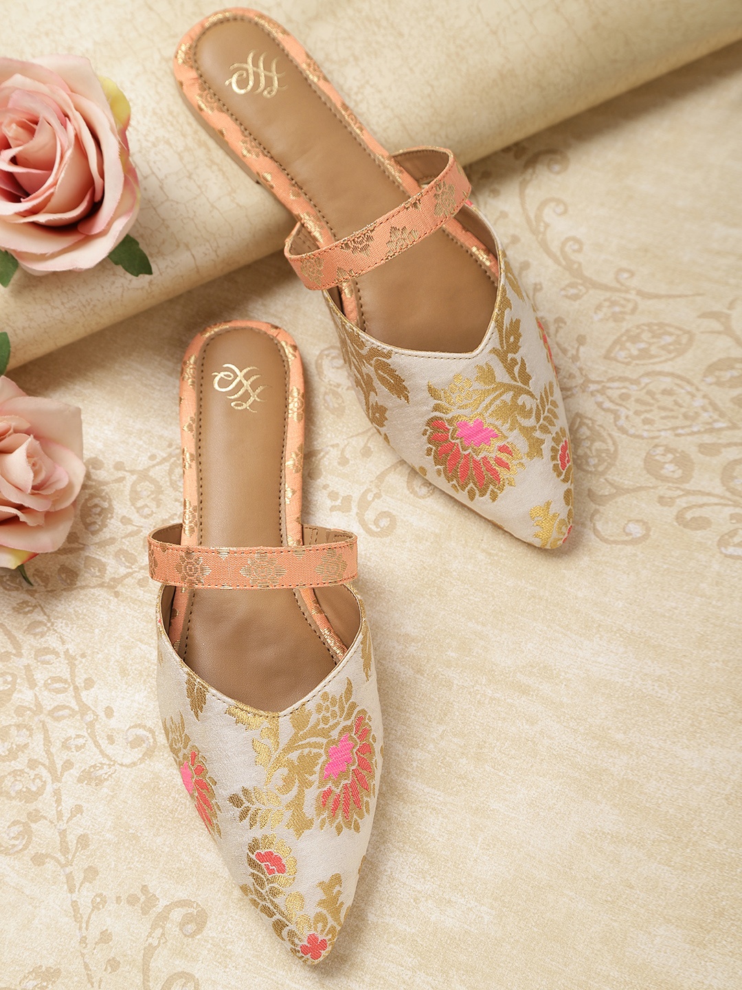 

House of Pataudi Women Off-White & Pink Woven Design Handcrafted Ethnic Mules