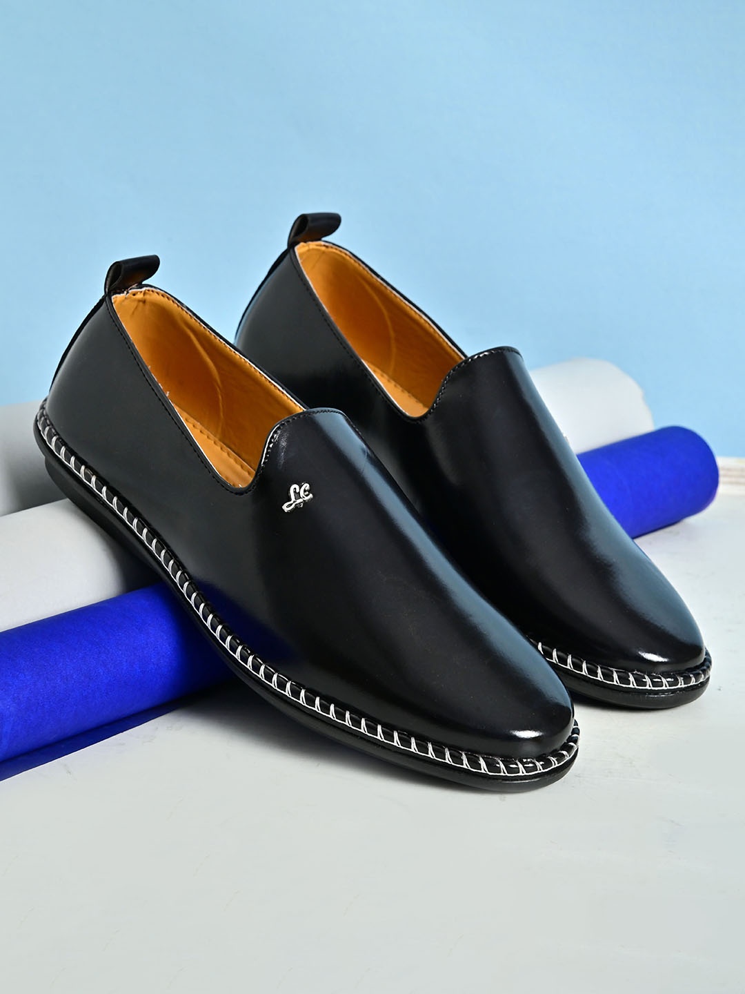 

INVICTUS Men Black Solid Casual Slip-On Loafers