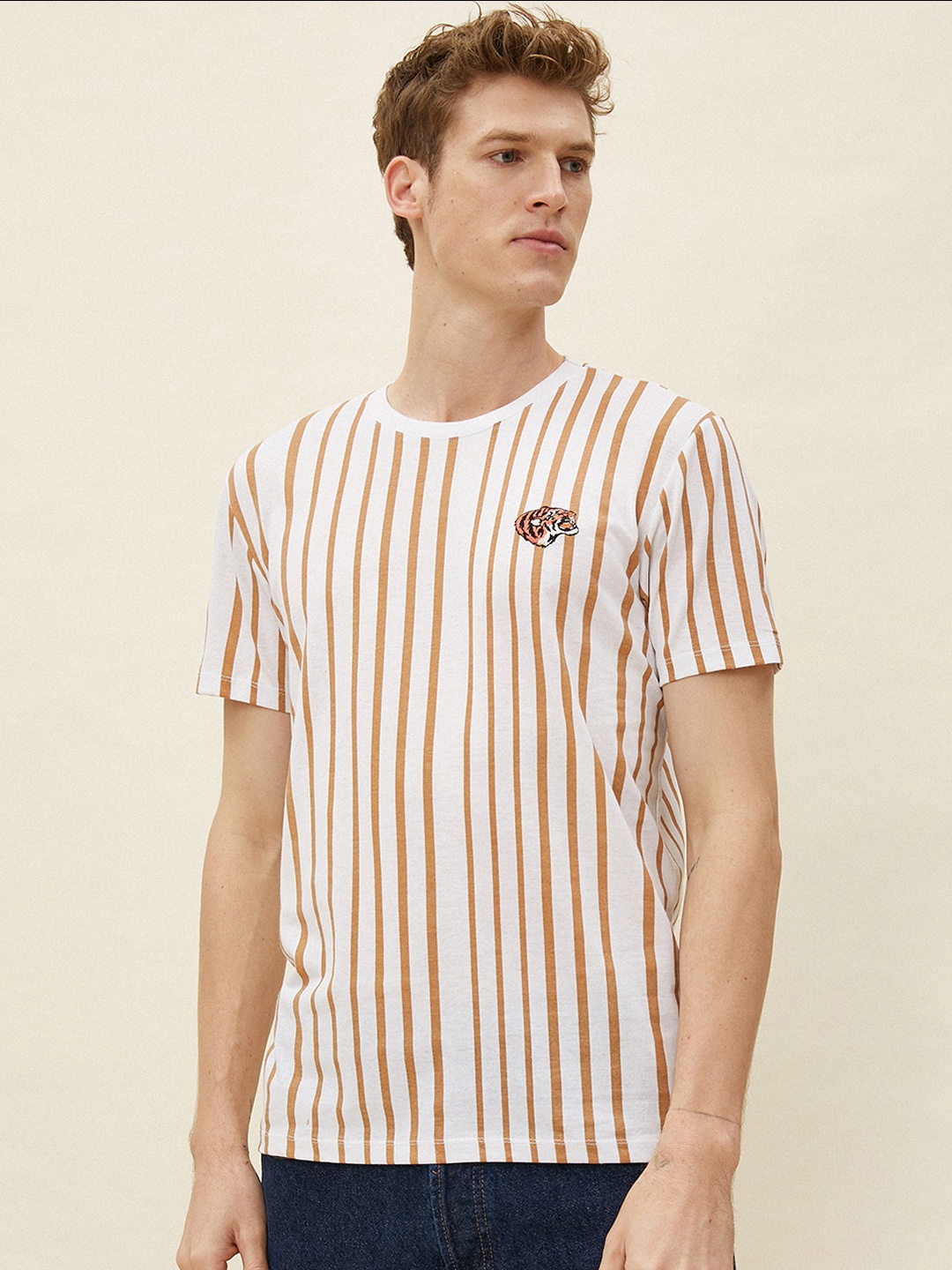 

Koton Men White & Beige Striped Applique Slim Fit T-shirt