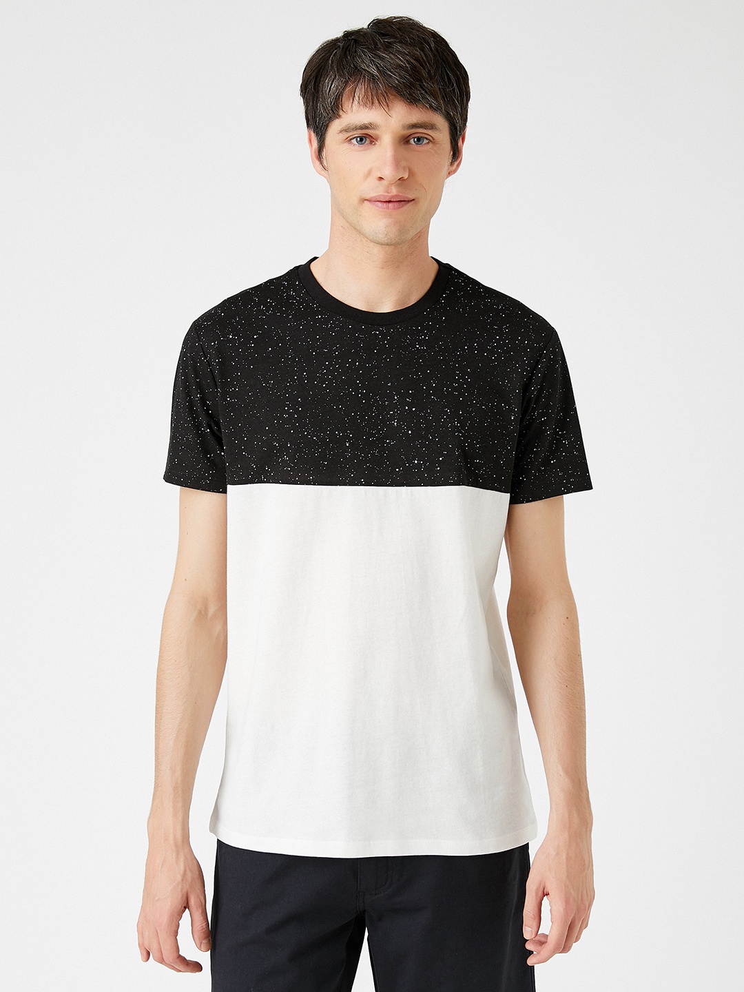 

Koton Men Black & White Colourblocked Monochrome Cotton Slim Fit T-shirt