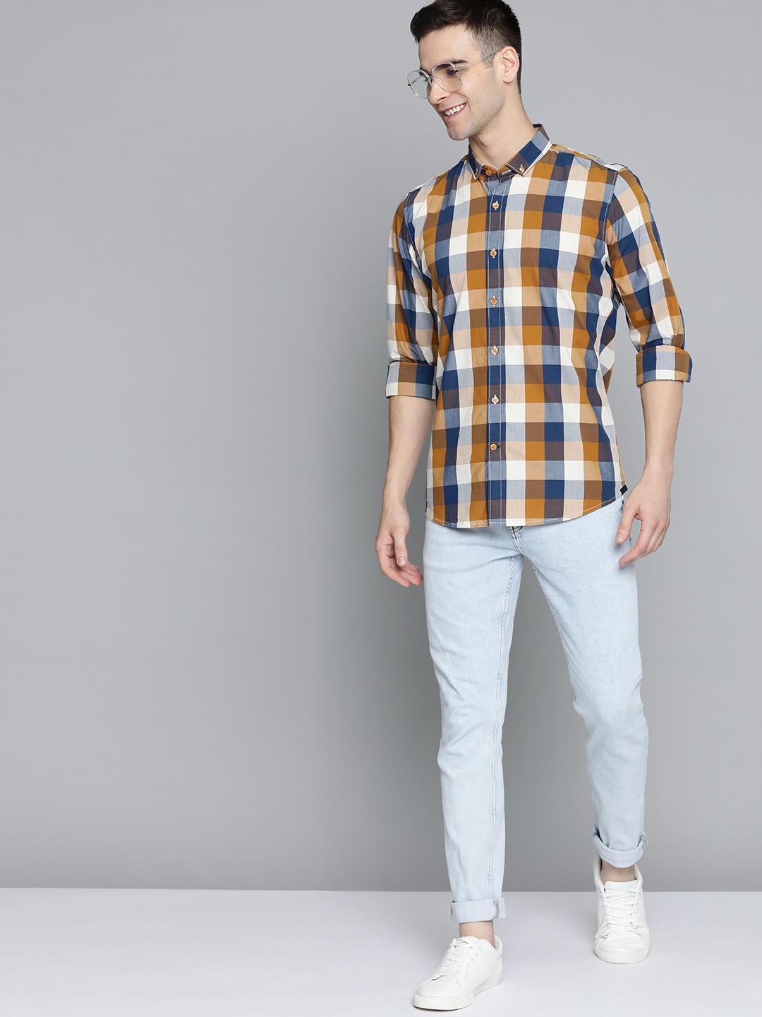 

Mast & Harbour Men Beige & Blue Checked Cotton Casual Shirt