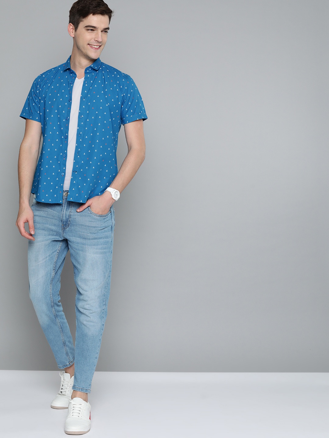 

Mast & Harbour Men Blue & White Printed Cotton Casual Shirt