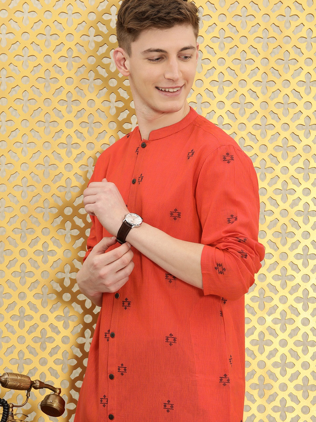 

Ode by House of Pataudi Men Red Ethnic Motifs Printed Kurta