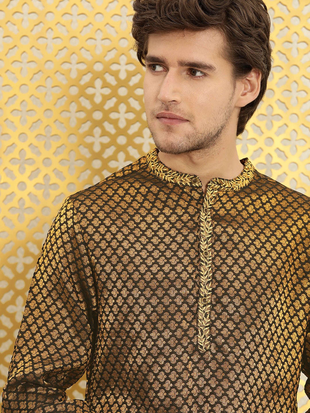 

Ode by House of Pataudi Men Black and Gold Embroidered Mandarin Collar Kurta