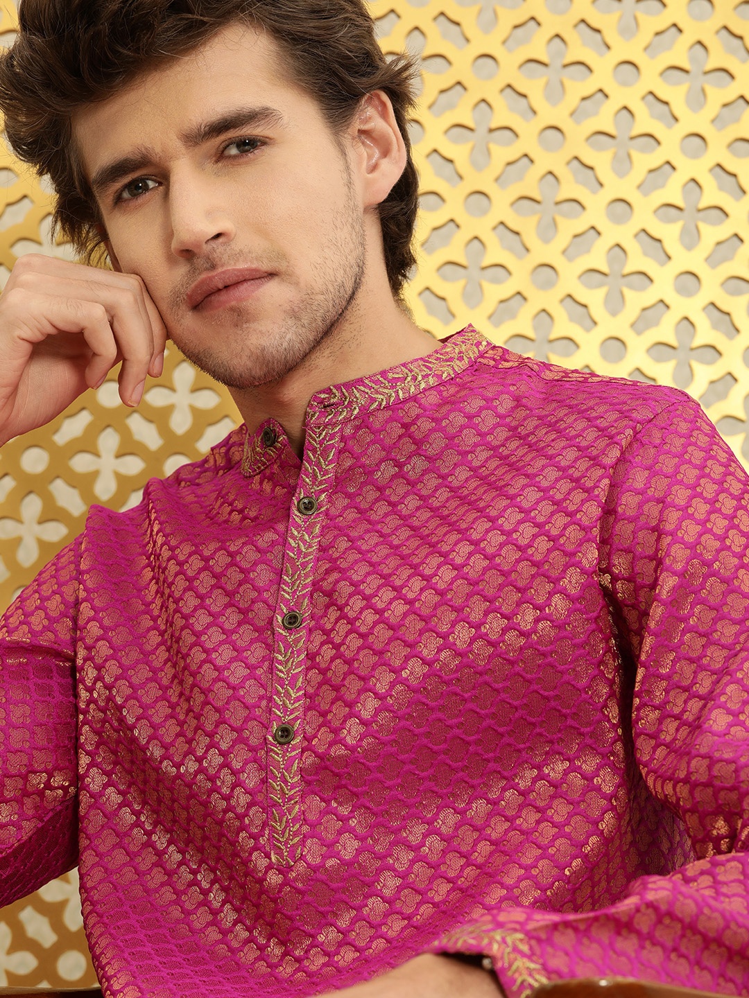 

Ode by House of Pataudi Men Pink Mandarin Collar Kurta