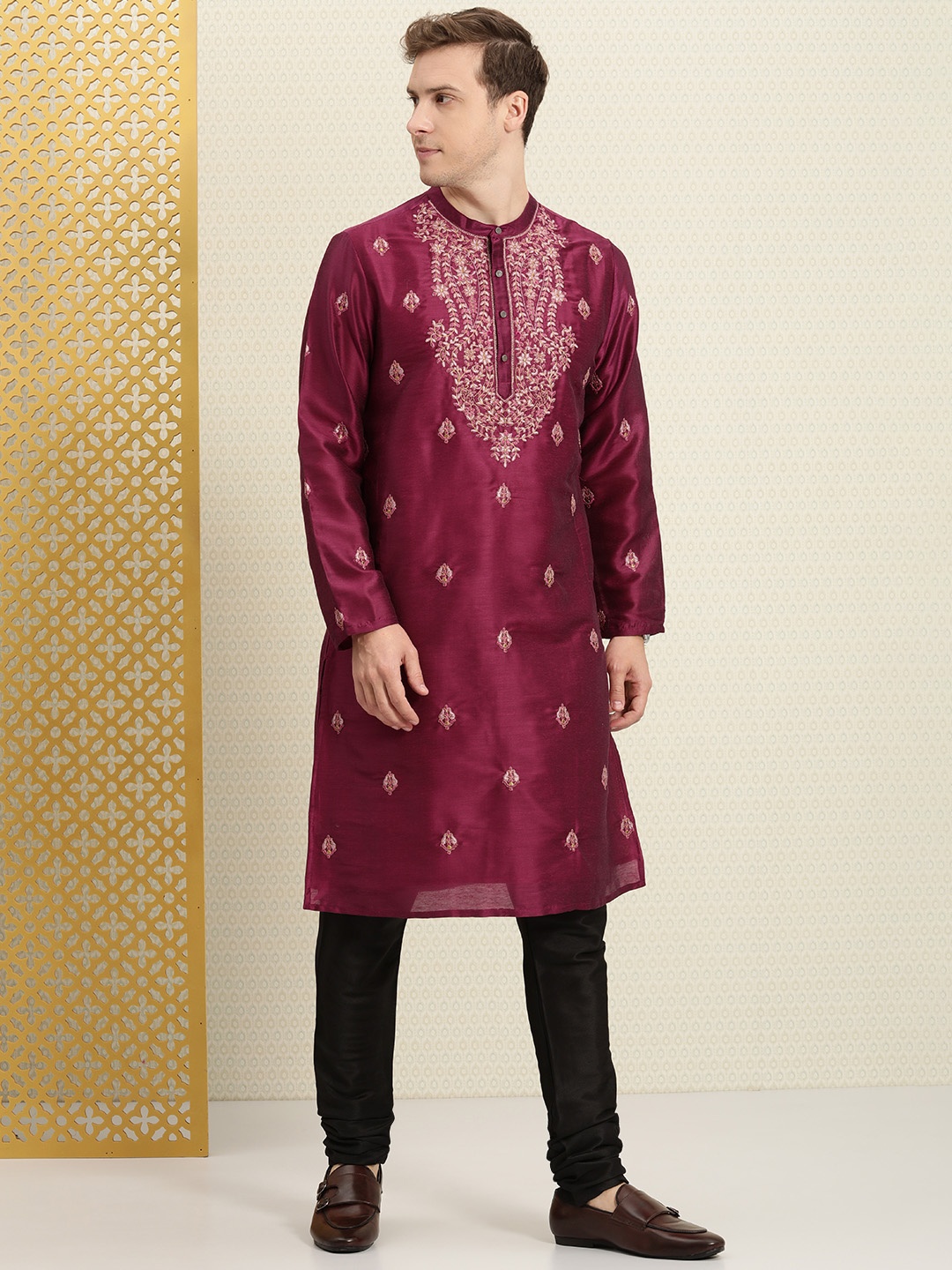 

House of Pataudi Men Maroon Motifs Embroidered Thread Work Pure Silk Kurta with Churidar