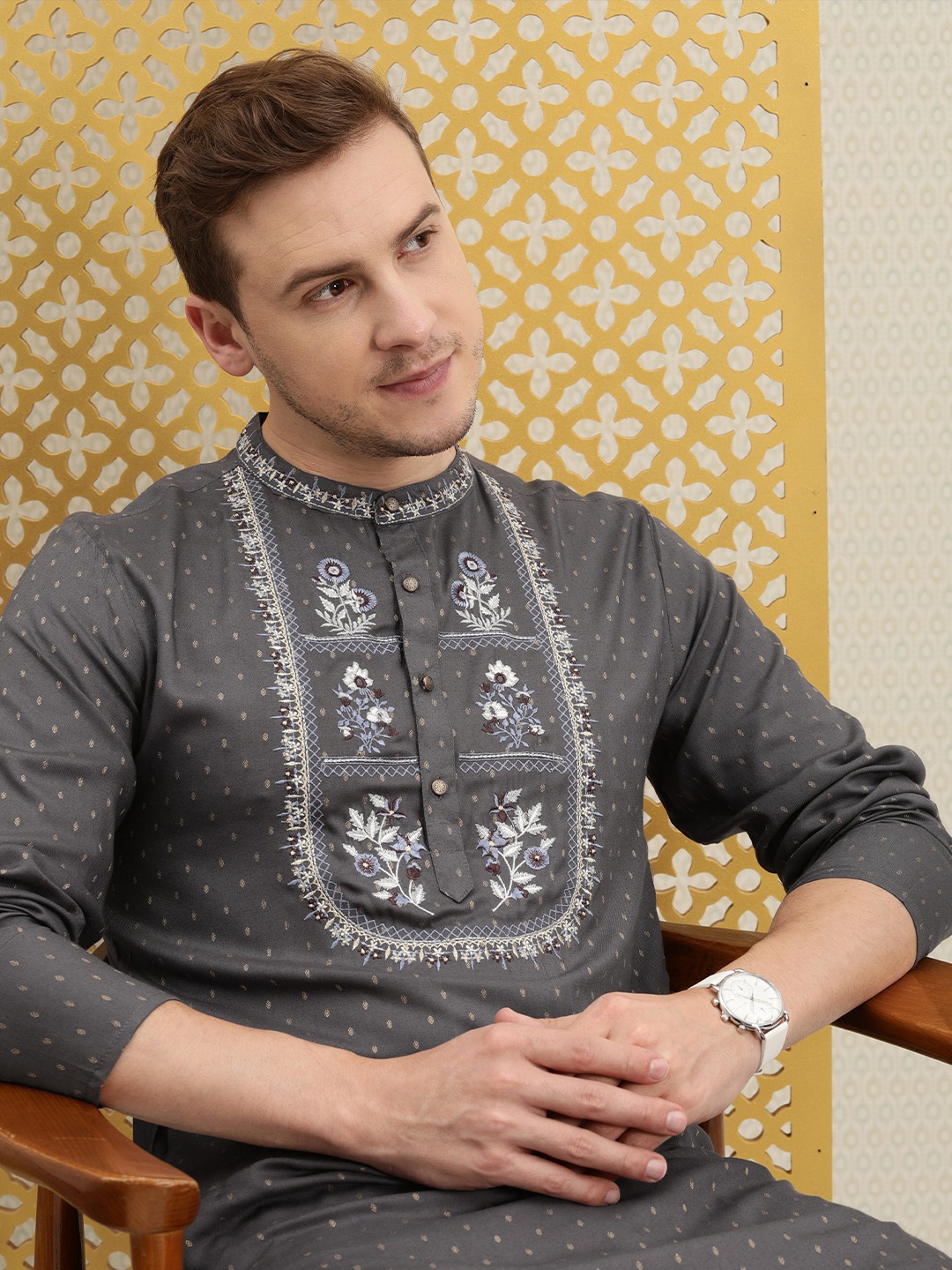 

House of Pataudi Men Grey & Golden Woven Design Thread Work Jashn Kurta