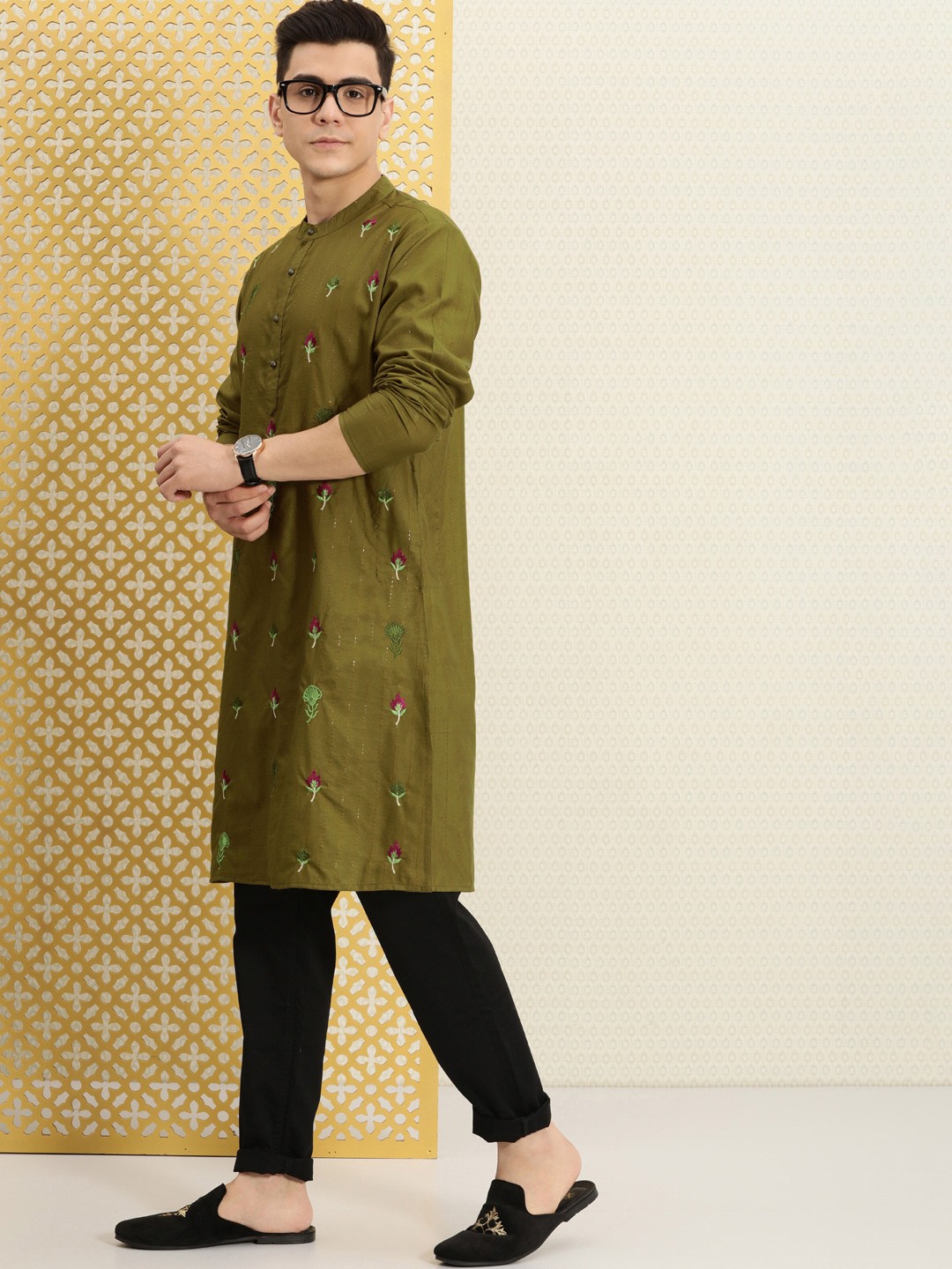 

House of Pataudi Men Olive Green & Pink Floral Embroidered Thread Work Jashn Kurta
