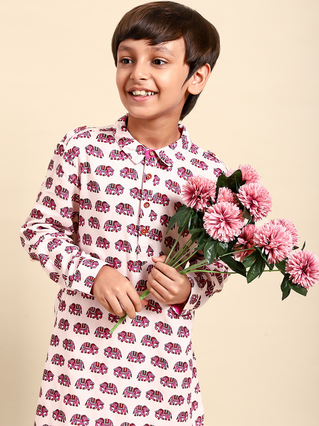 

House of Pataudi Boys White & Pink Pure Cotton Printed Kurta