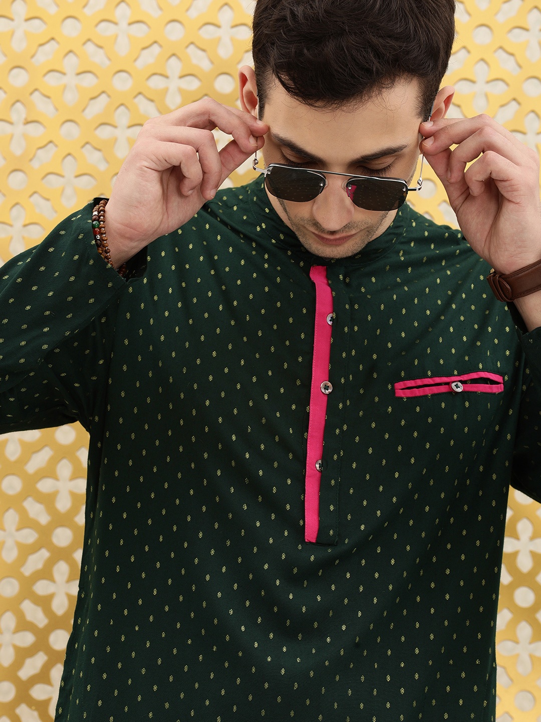 

Ode by House of Pataudi Men Green & Beige Printed Rozana Kurta