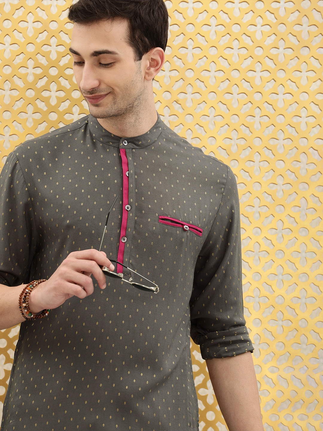 

Ode by House of Pataudi Men Grey & Beige Printed Rozana Kurta