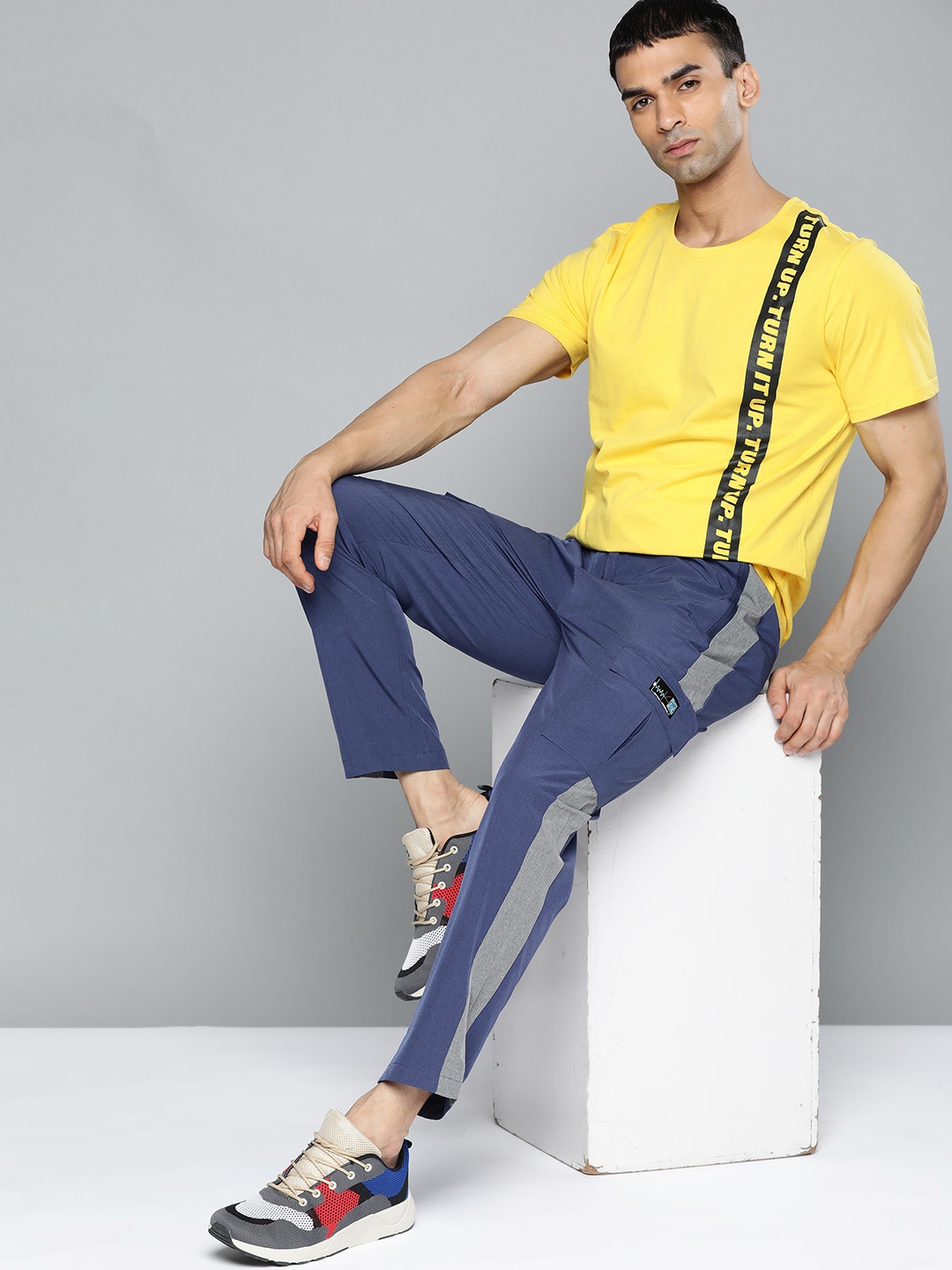 

HRX By Hrithik Roshan Lifestyle Men Navy Melange Lycra Solid Trousers, Navy blue