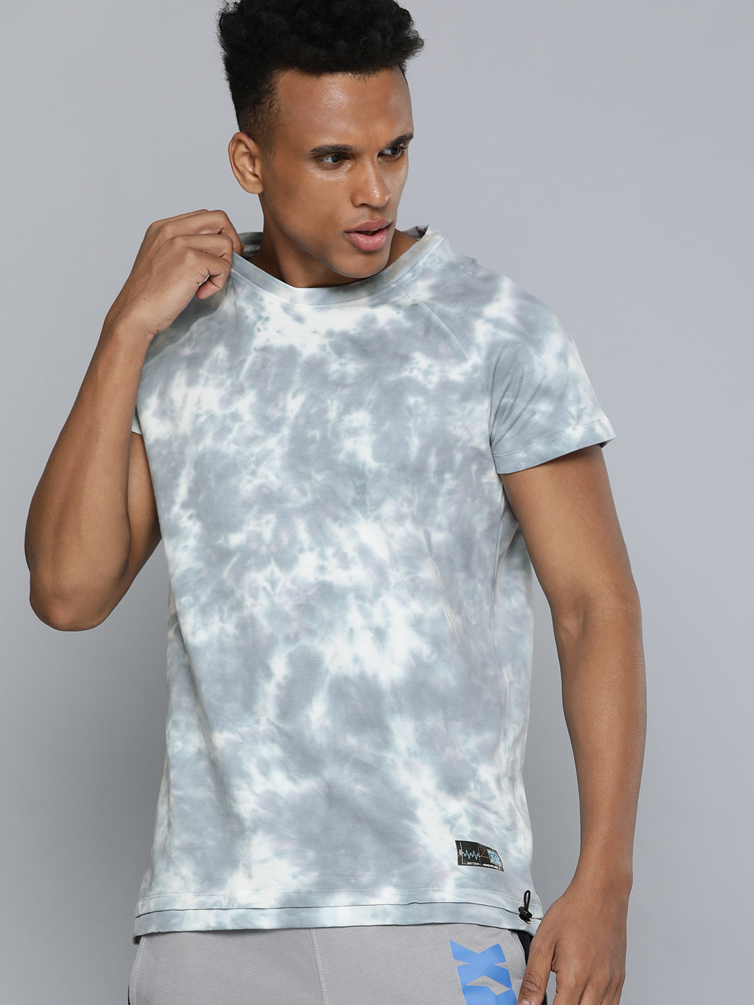 

HRX By Hrithik Roshan Lifestyle Men Blue & White Bio-Wash AOP Pure Cotton Tshirts