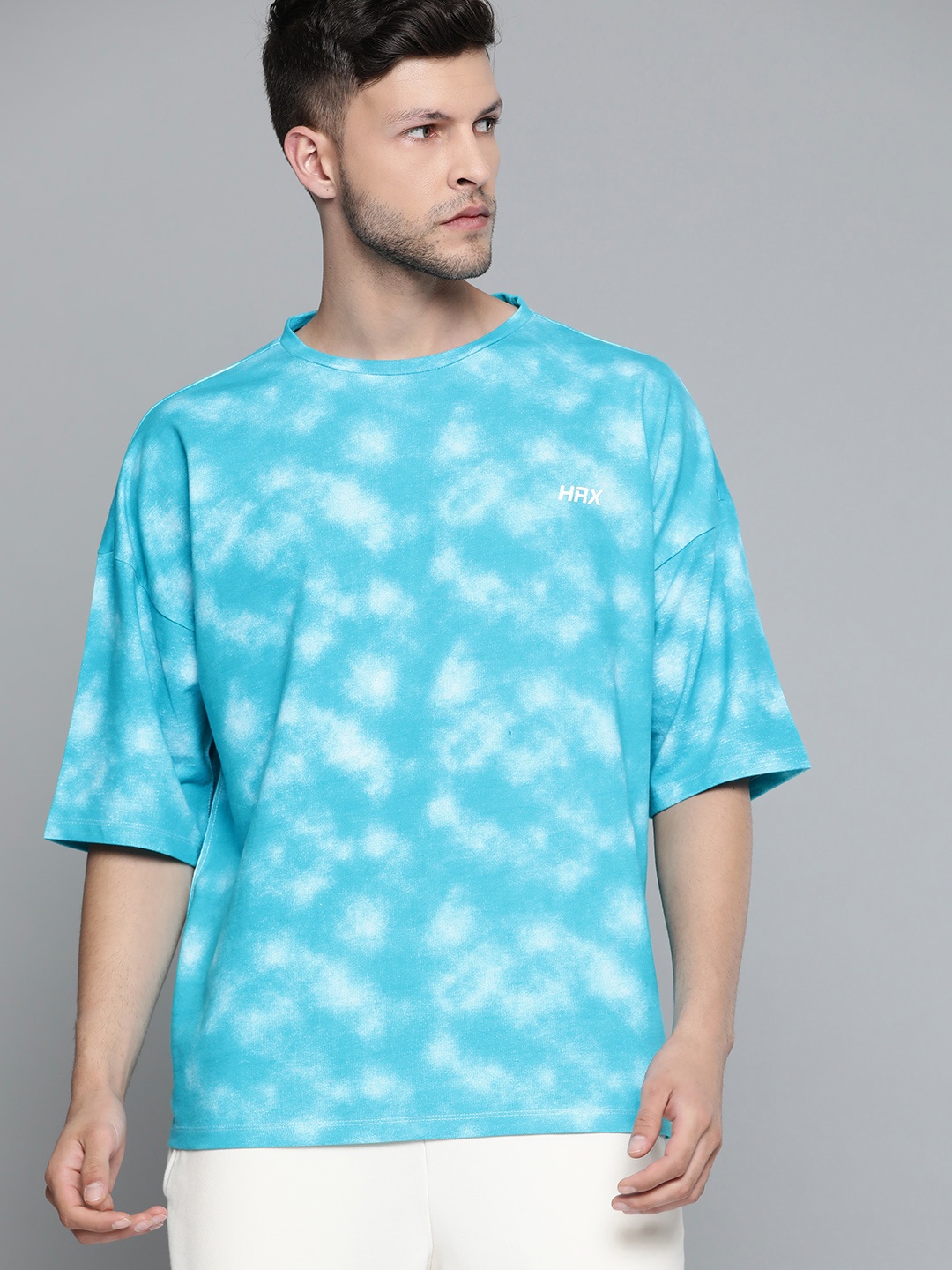 

HRX by Hrithik Roshan Men Blue & White Dyed Drop-Shoulder Sleeve Pure Cotton Boxy Sustainable T-shirt