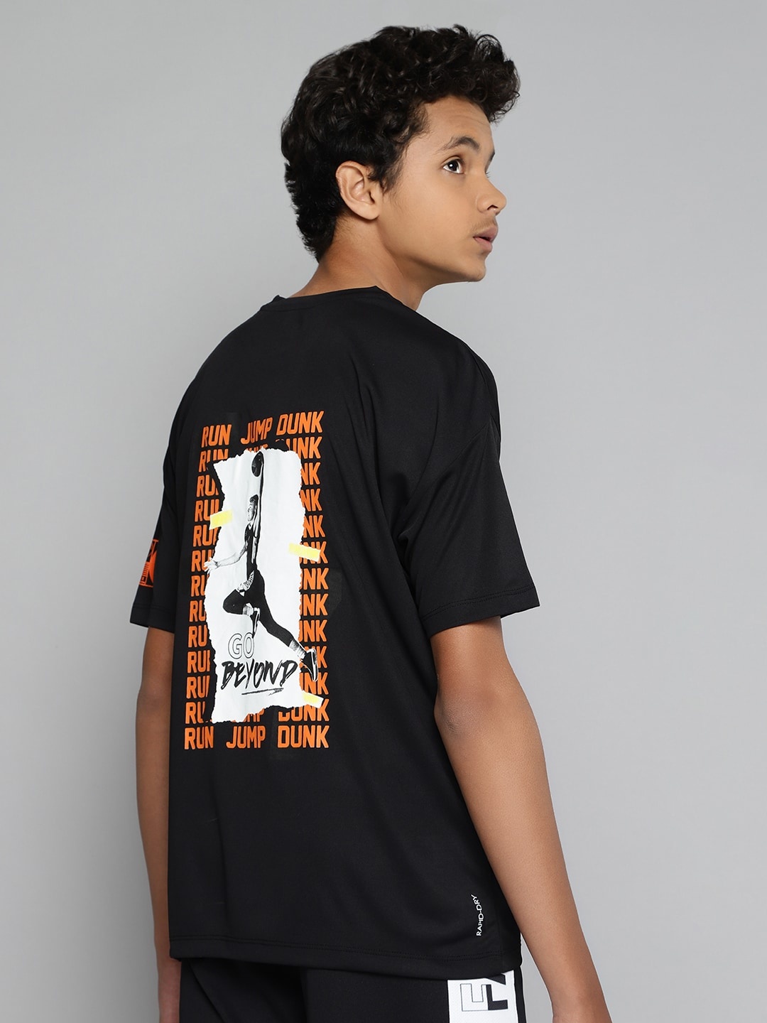 

HRX by Hrithik Roshan U-17 Active Boys Jet Black Rapid-Dry Graphic Tshirts