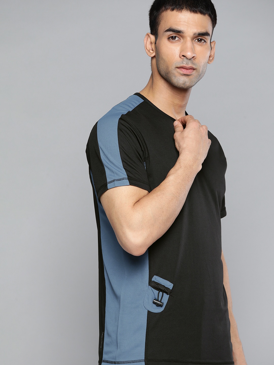 

HRX By Hrithik Roshan Outdoor Men Jet Black Rapid-Dry Solid Tshirt