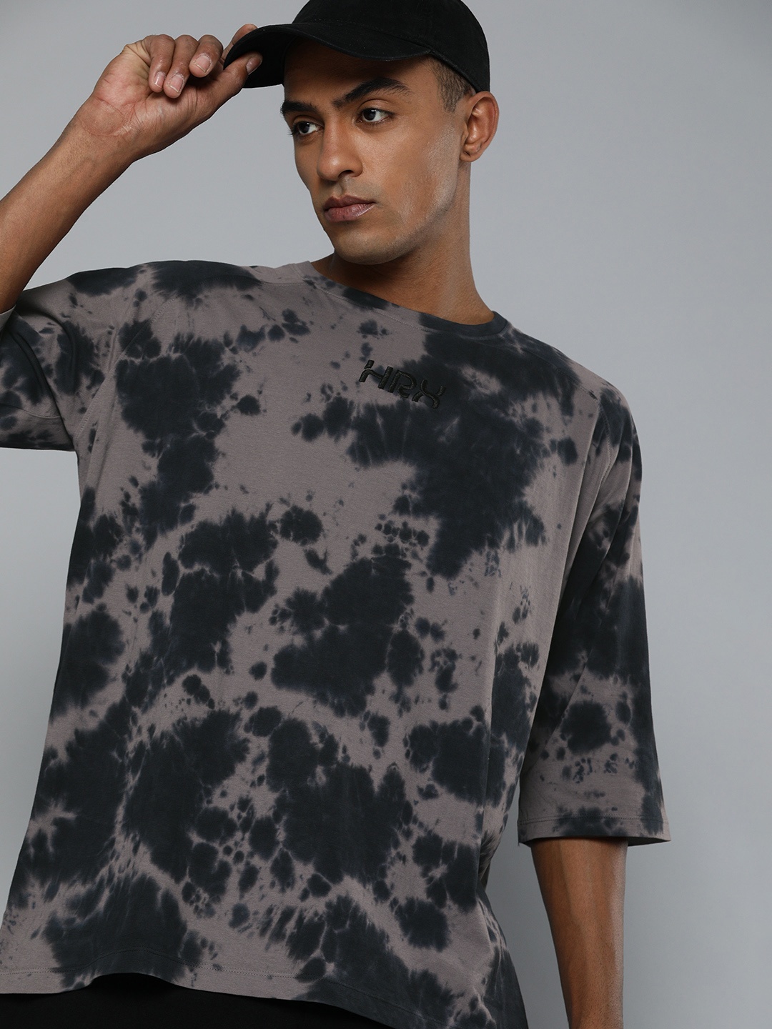 

HRX By Hrithik Roshan Men Grey Black Bio-Wash Lifestyle Graphic Pure Cotton T-shirt