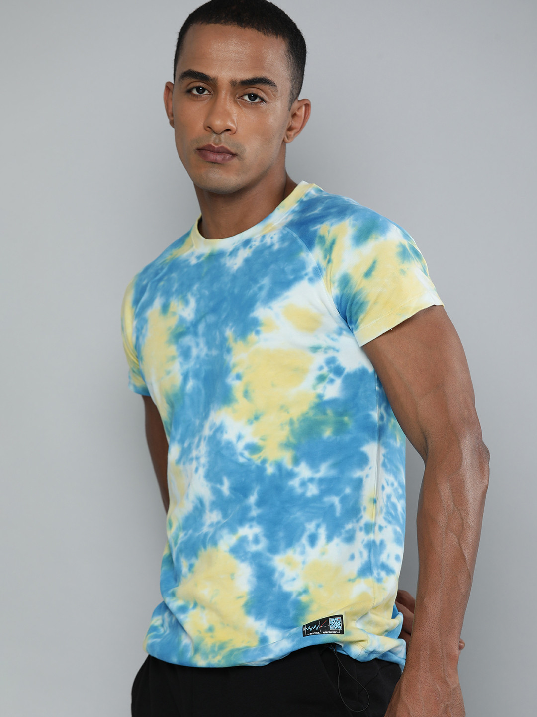 

HRX by Hrithik Roshan Men Black & Yellow Tie and Dye Dyed T-shirt