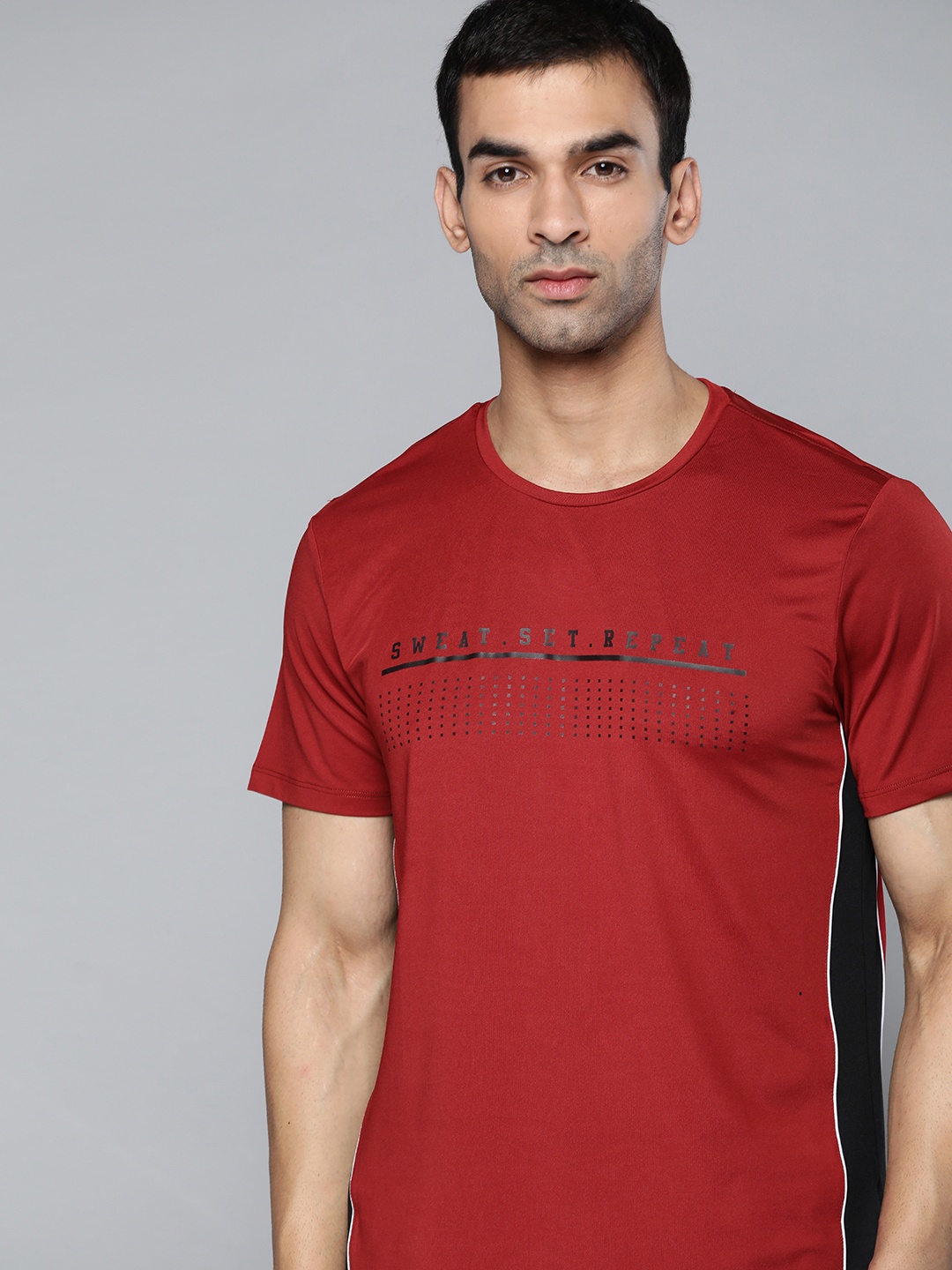 

HRX By Hrithik Roshan Training Men Jet Black & Artisanal Red Rapid-Dry Colourblock Tshirt, Maroon