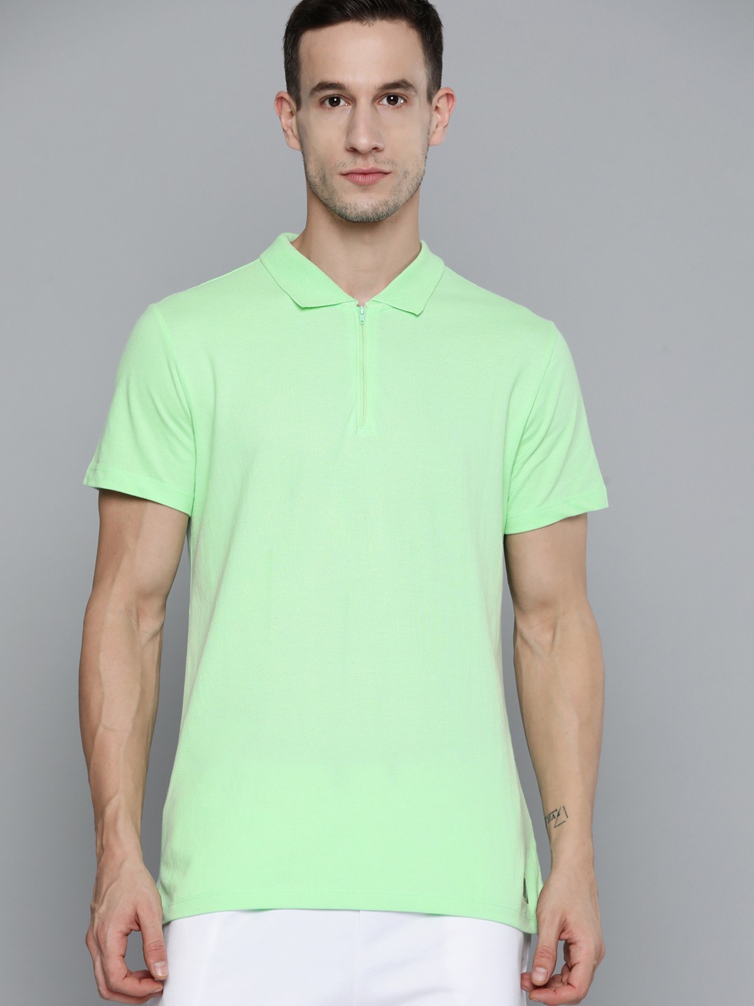 

HRX By Hrithik Roshan Lifestyle Men Designer to Comment Bio-Wash Solid Tshirts, Green