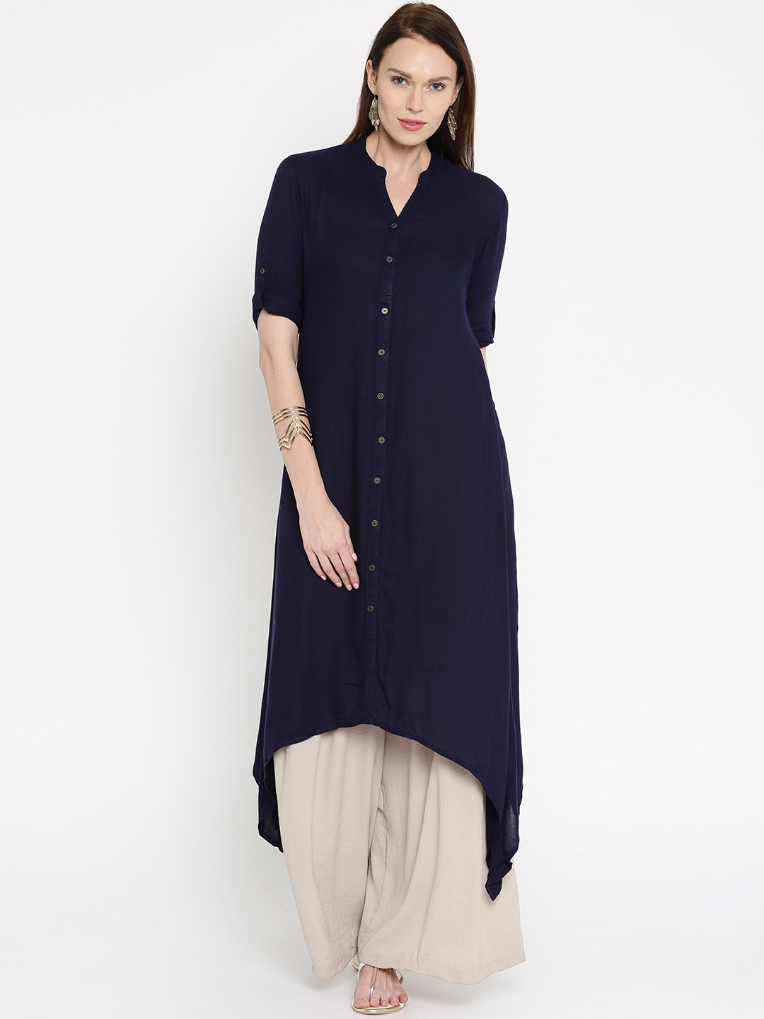 

Vishudh Women Navy Printed Straight Kurta, Navy blue