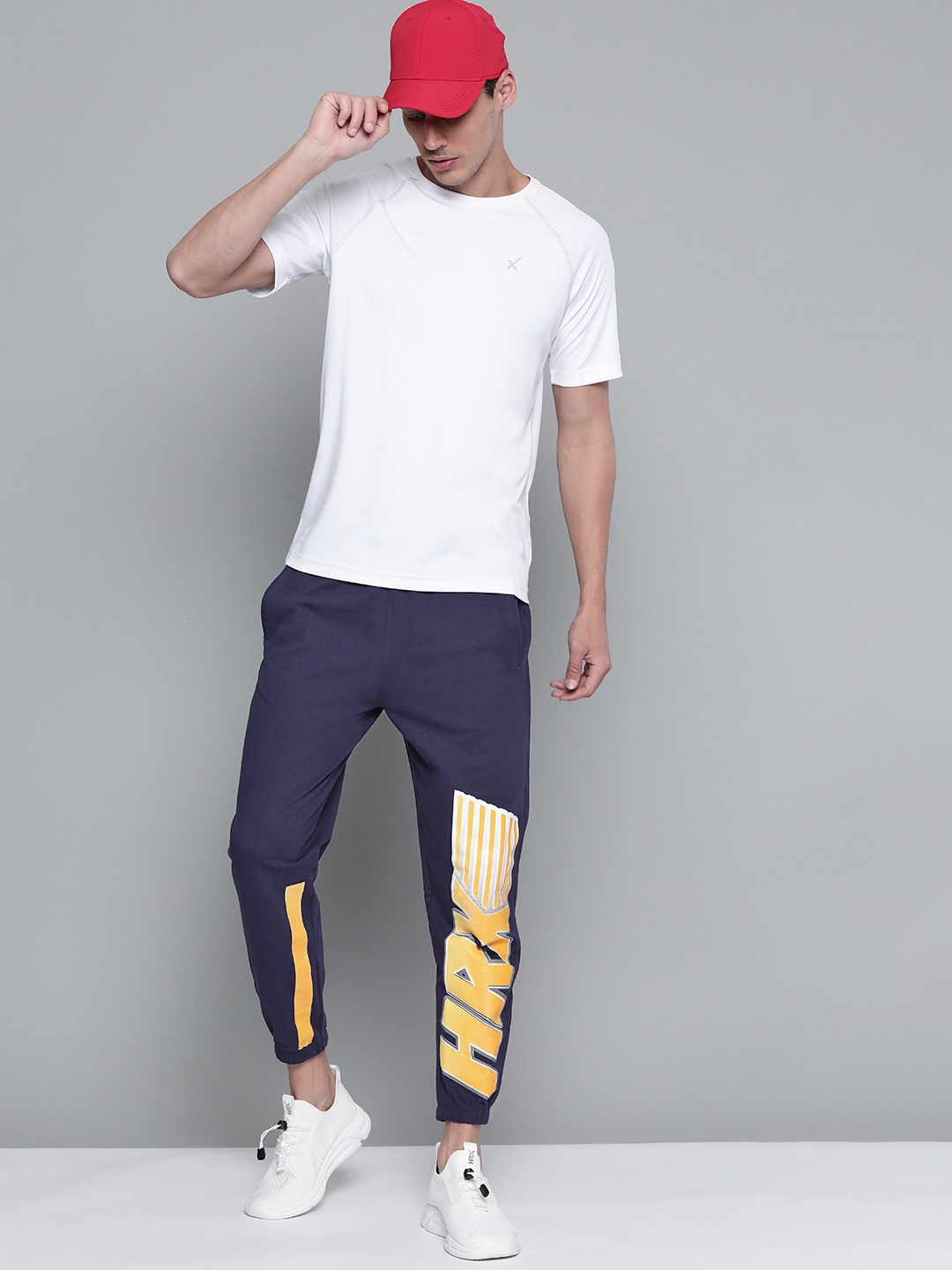 

HRX By Hrithik Roshan Lifestyle Men Medieval Blue Bio-Wash Solid Joggers, Navy blue