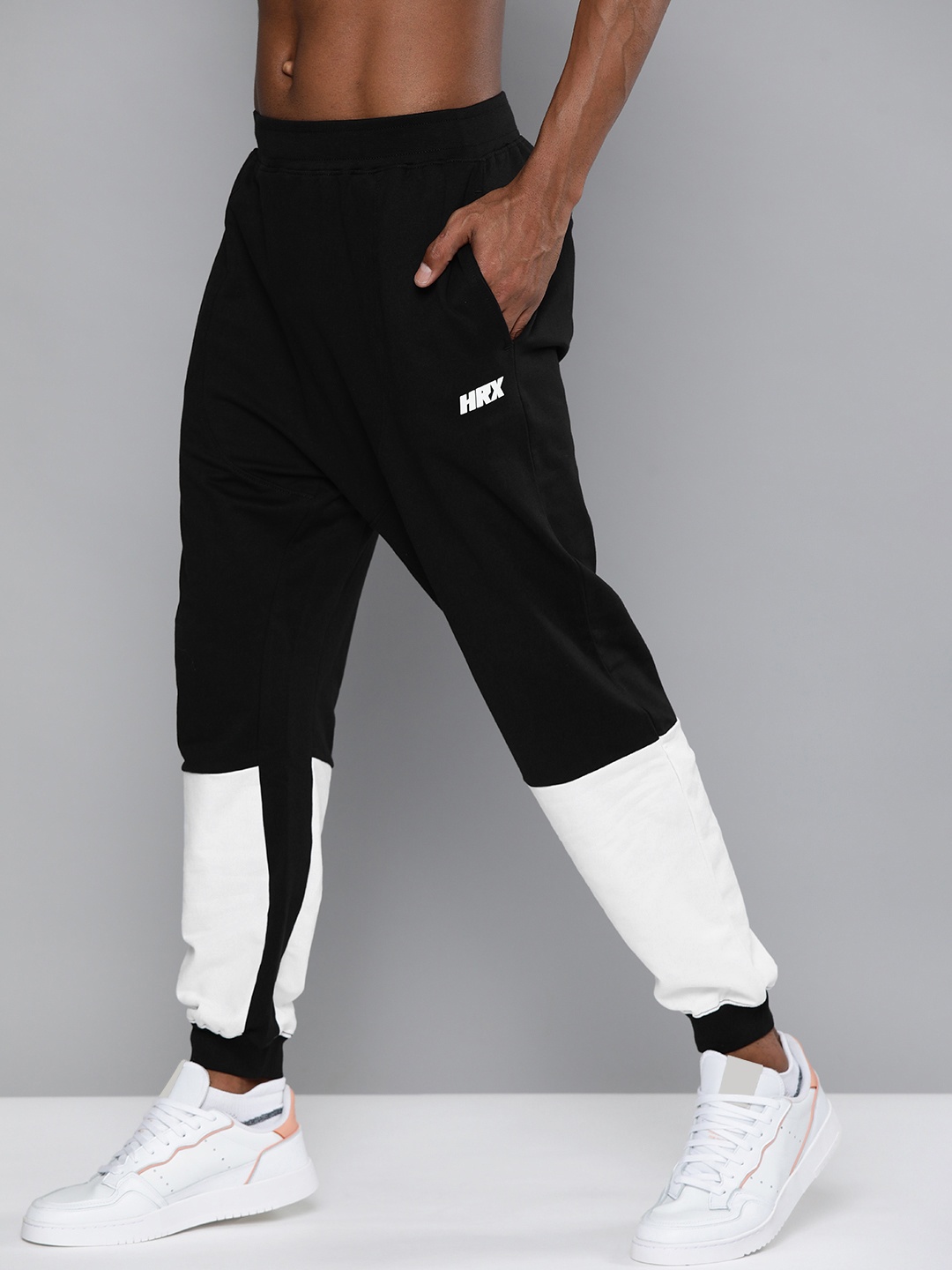 

HRX By Hrithik Roshan Lifestyle Men Jet Black Lycra Colourblock Joggers