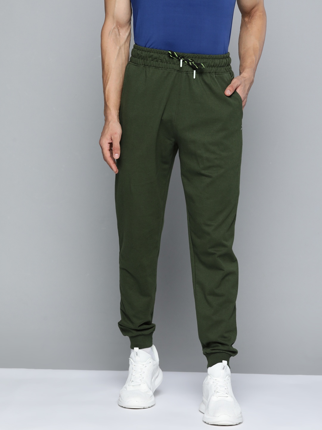 

HRX By Hrithik Roshan Lifestyle Men Kombu Green Bio-Wash Brand Carrier Track pants, Olive