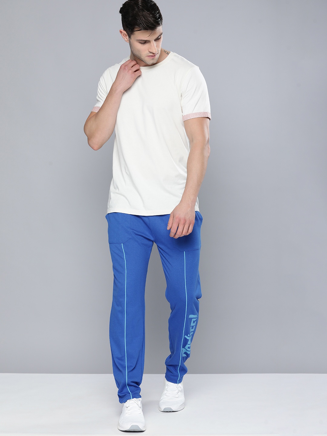 

HRX By Hrithik Roshan Men Blue Solid Lifestyle Joggers