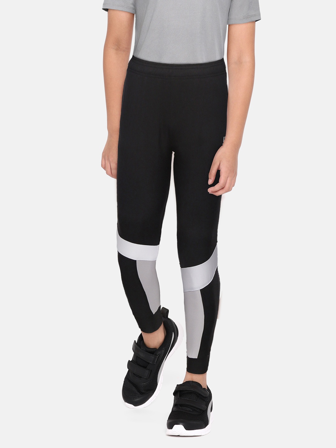 

HRX by Hrithik Roshan U-17 Active Boys Jet Black Rapid-Dry Colourblocked Joggers