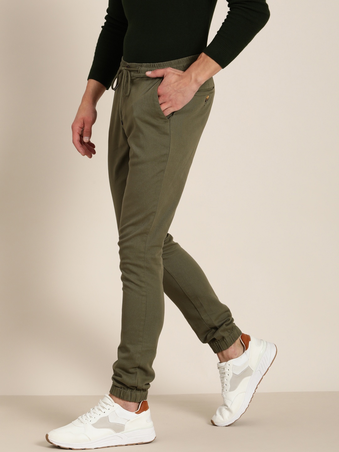 

INVICTUS Men Olive Green Chinos Trousers