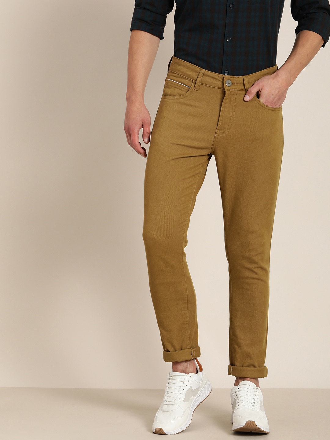 

INVICTUS Men Khaki Slim Fit Solid Mid Rise Chinos