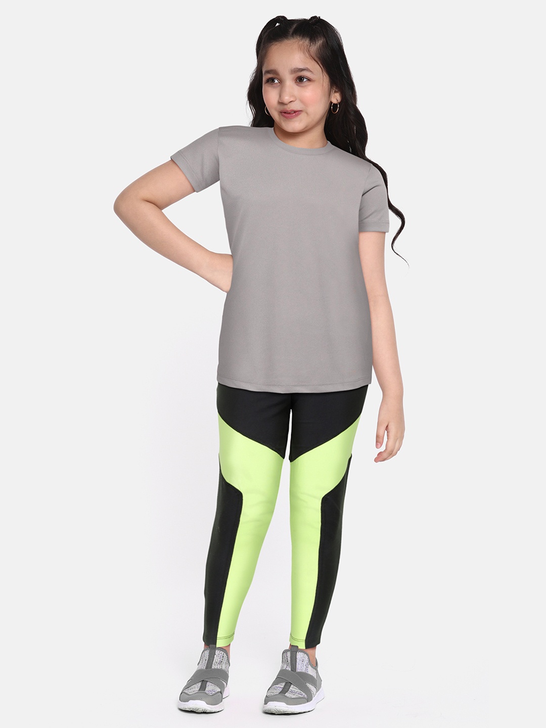 

HRX by Hrithik Roshan Black U-17 Active Girls Tights