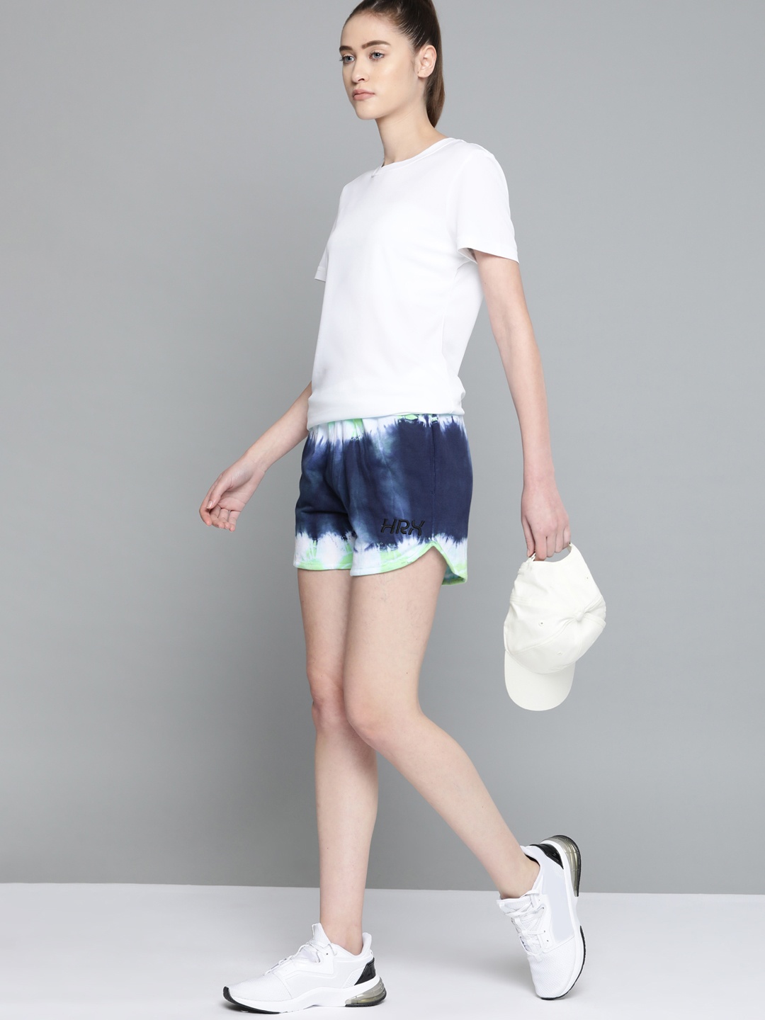 

HRX By Hrithik Roshan Lifestyle Women Sky Diver Bio-Wash Colourblock Shorts, Navy blue