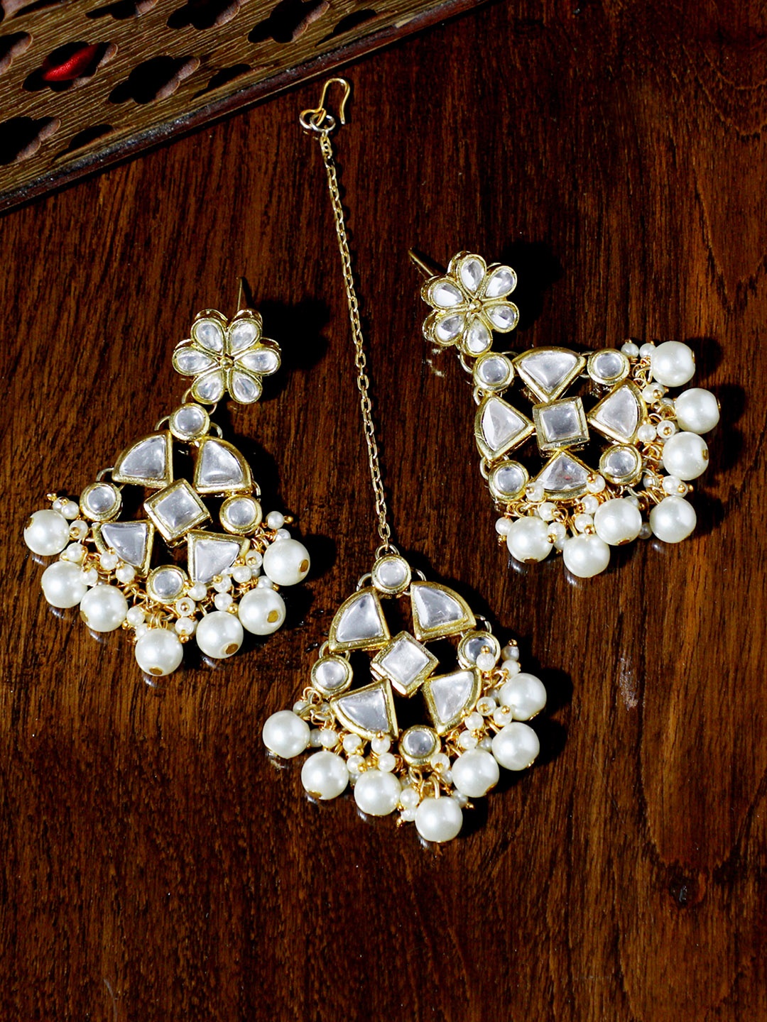 

KARATCART White Pearl Beads Kundan Dangler Earrings with Maang Tikka