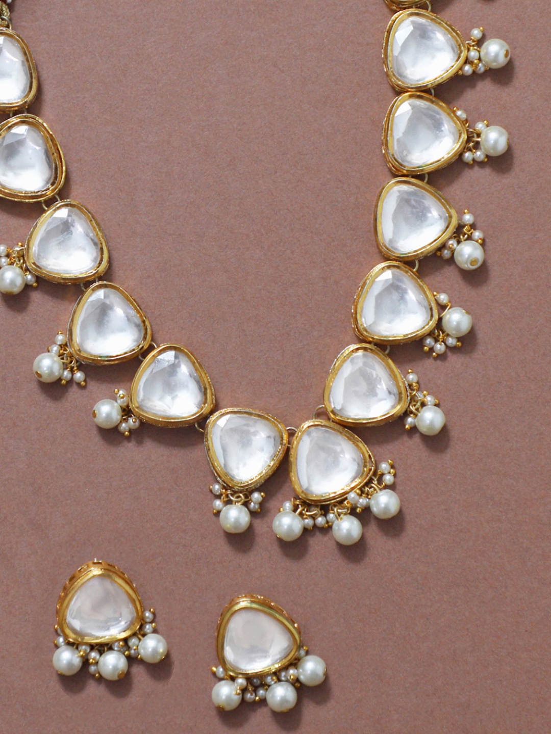 

KARATCART Gold-Plated & White Beaded Polki Kundan-Studded Handcrafted Jewellery Set