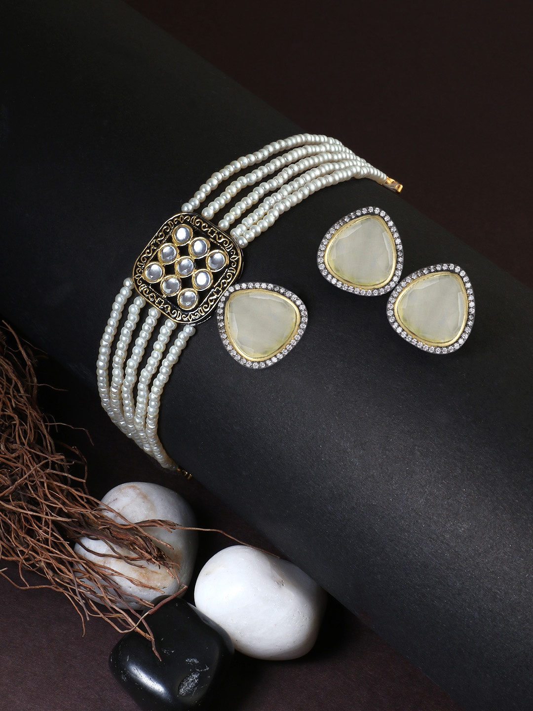 

Adwitiya Collection Gold-Plated & White Pearl Beaded Kundan-Studded Choker Jewellery Set
