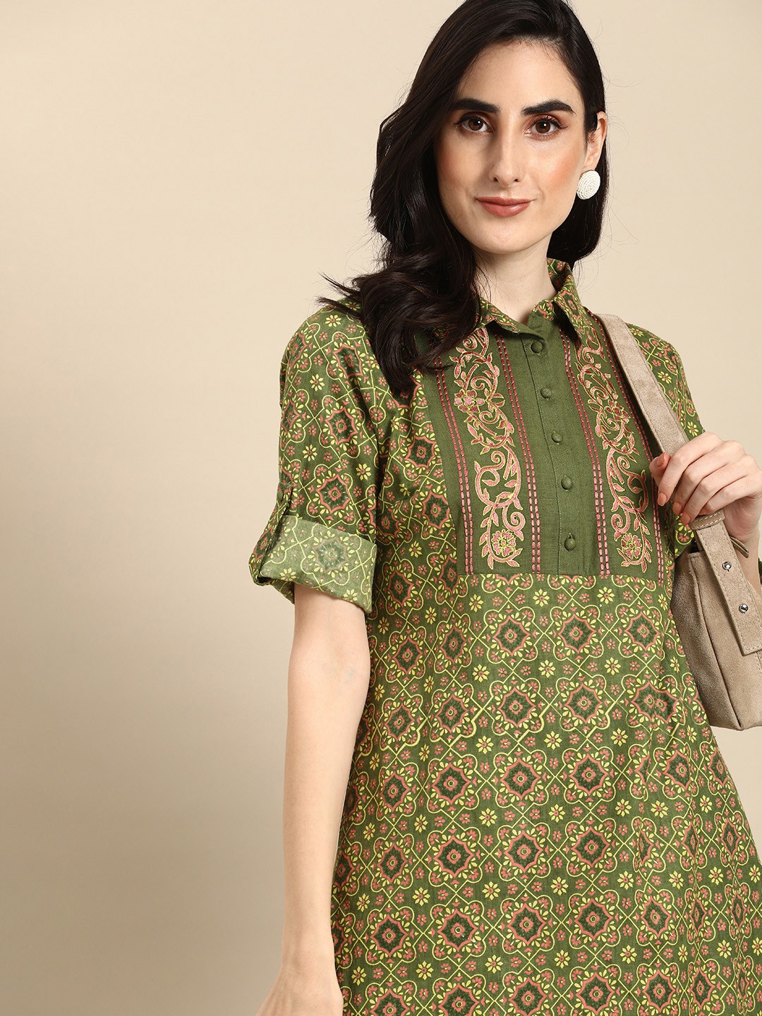 

all about you Women Green & Pink Floral Print Thread Work Cotton Kurta with Trousers