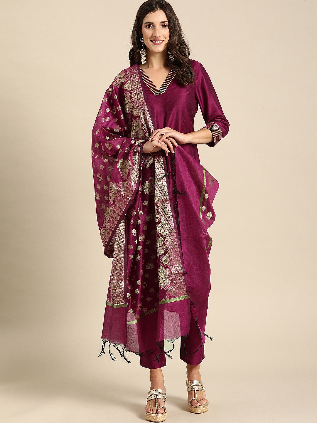 

all about you Women Magenta Solid V-Neck Straight Kurta with Trousers & Printed Dupatta