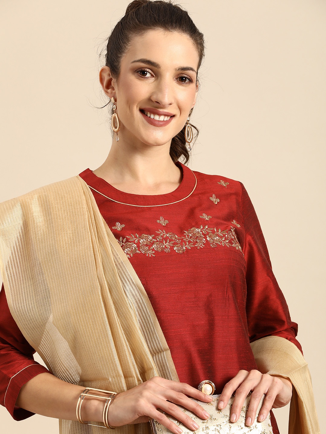 

all about you Women Red Floral Thread Work Kurta with Trousers & With Dupatta