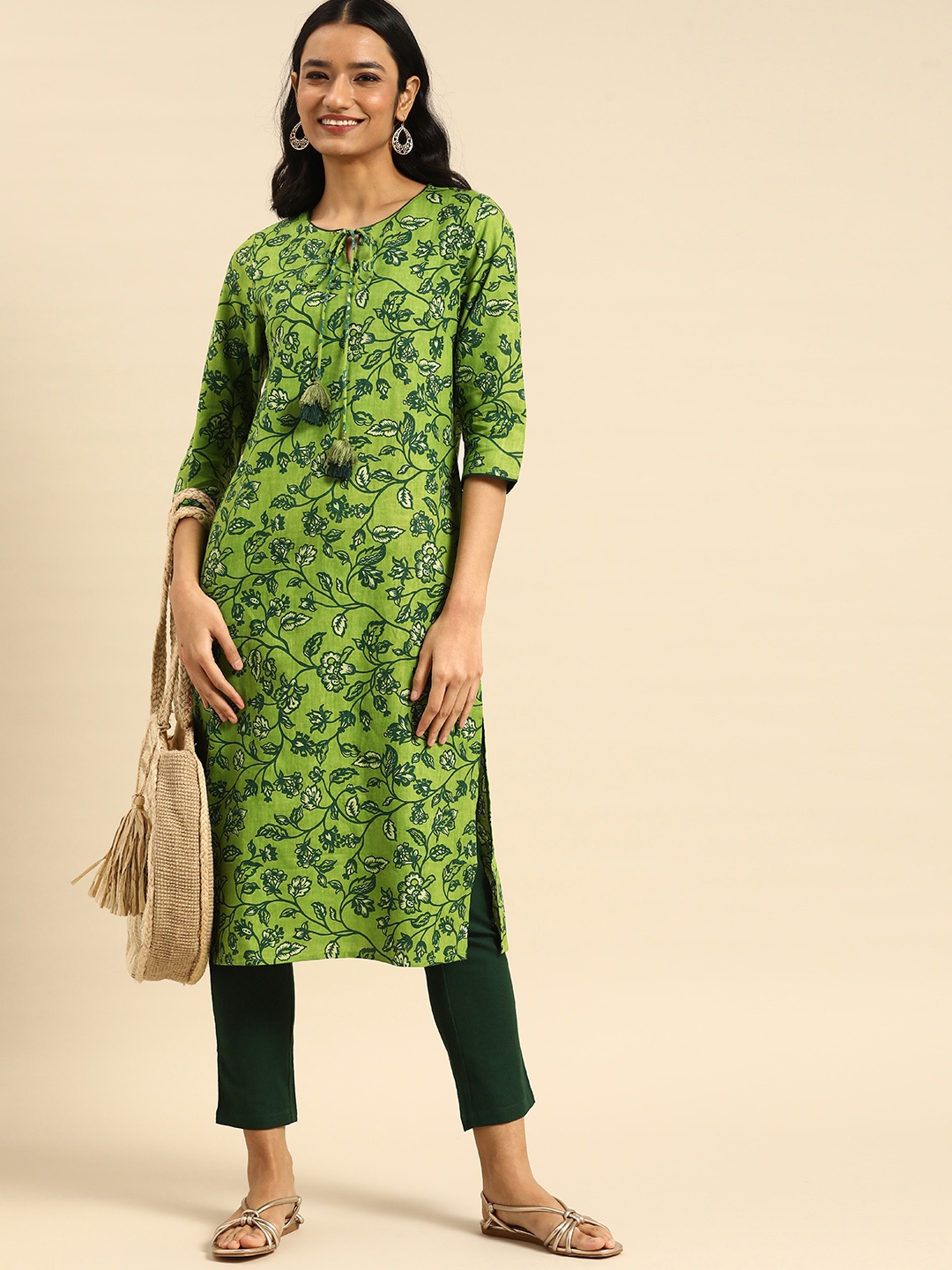 

all about you Women Green Floral Printed Pure Cotton Kurta with Trousers