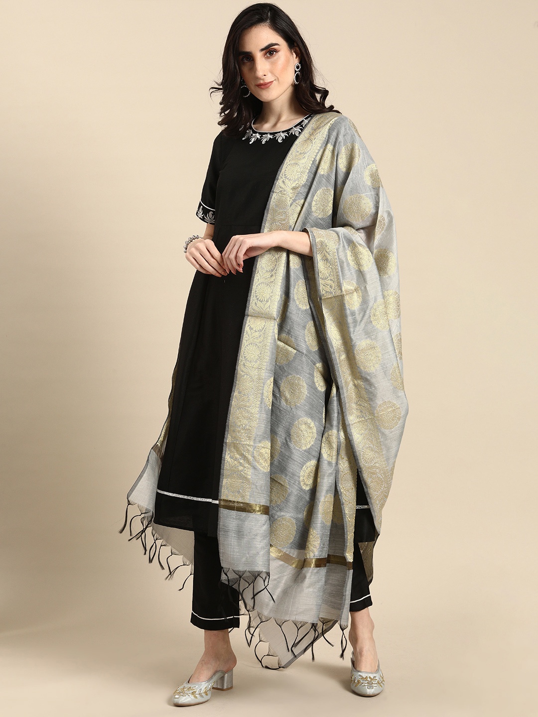 

all about you Women Black Thread Work Kurta with Trousers & Dupatta