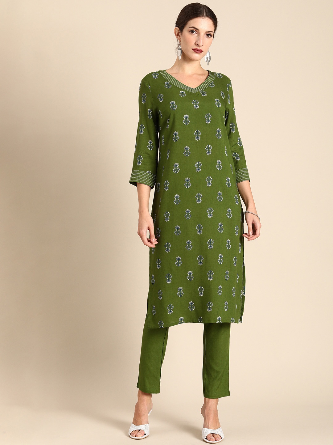 

all about you Women Green Floral Printed Regular V-Neck Kurta with Trousers