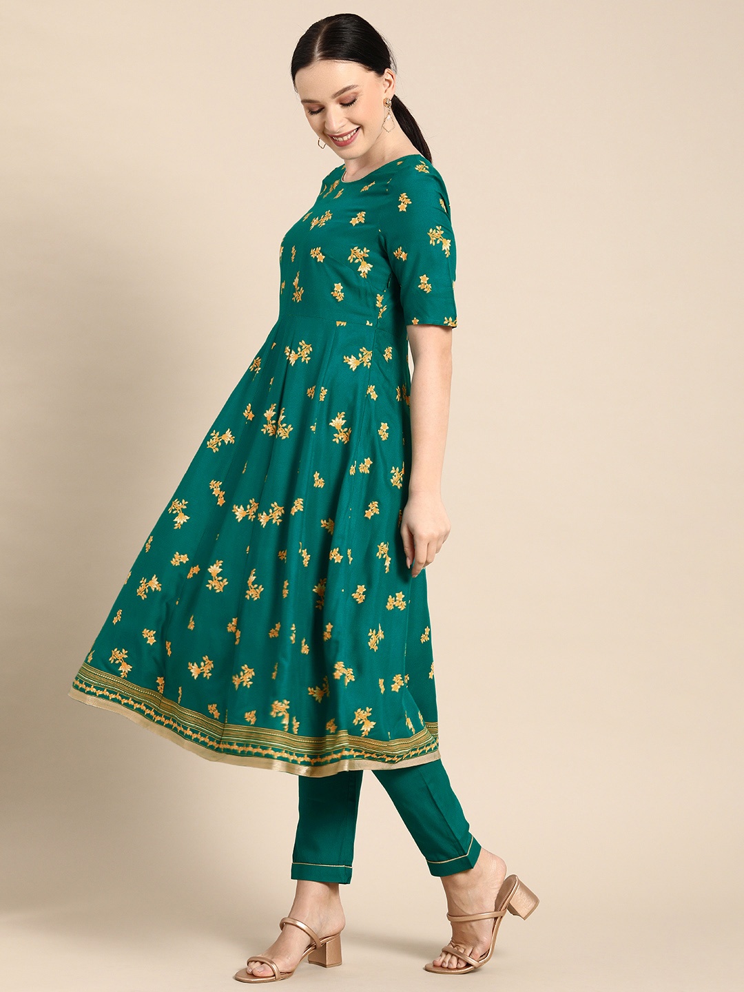 

all about you Women Green Floral Print Regular Kurta with Trousers
