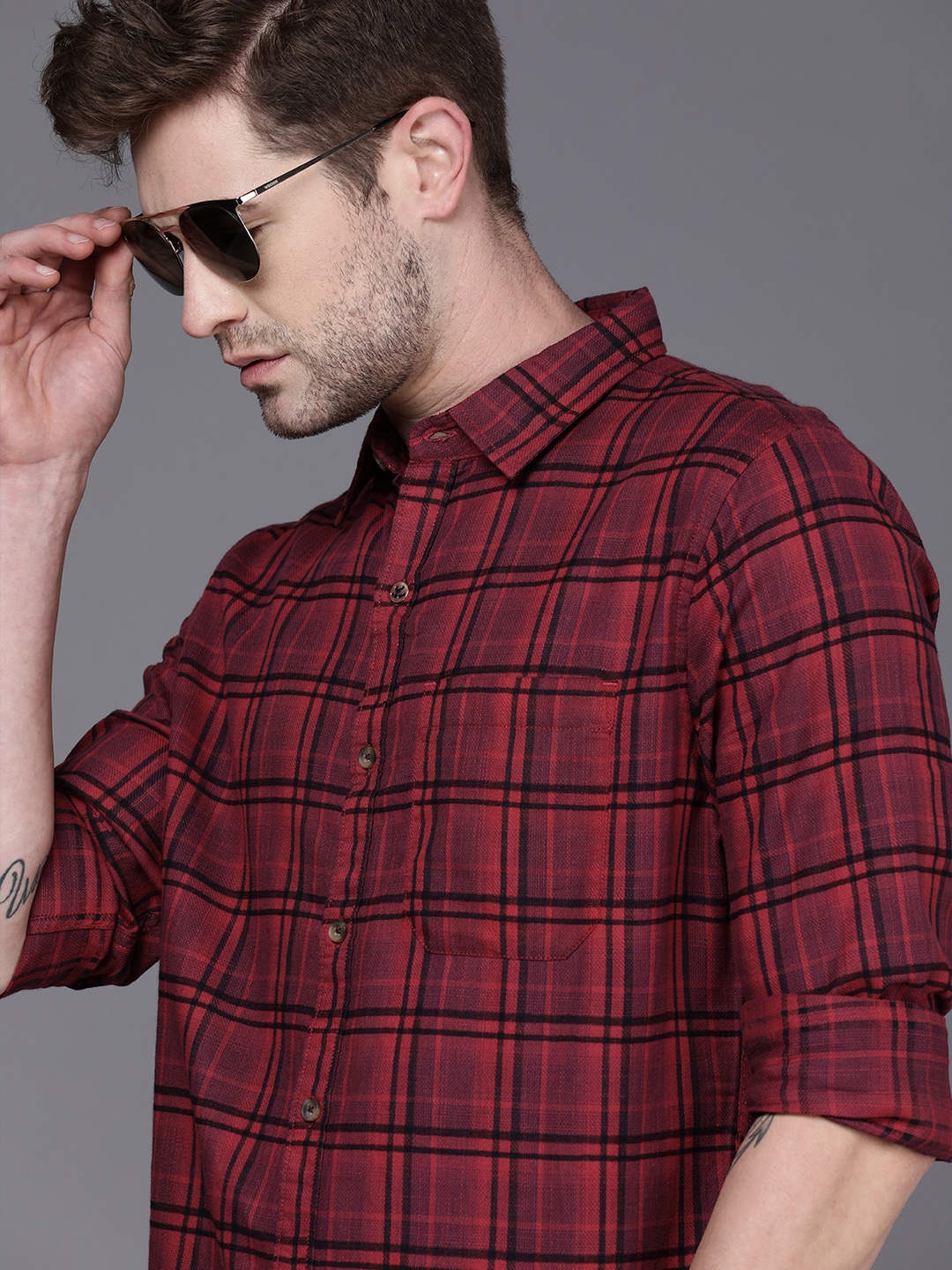 

WROGN Men Red & Black Slim Fit Checked Casual Shirt