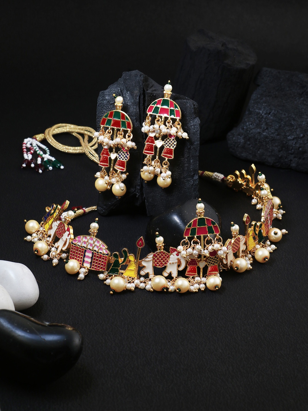 

Adwitiya Collection Multicoloured & Gold-Plated Kundan-Studded & Handcrafted Jewellery Set